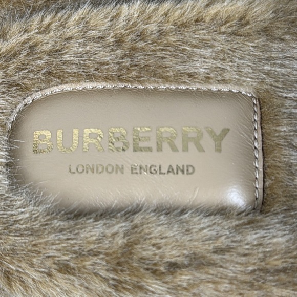 Burberry Kids Faux Fur Hockley Slipper. Size 30. US 12.5. - Picture 8 of 17